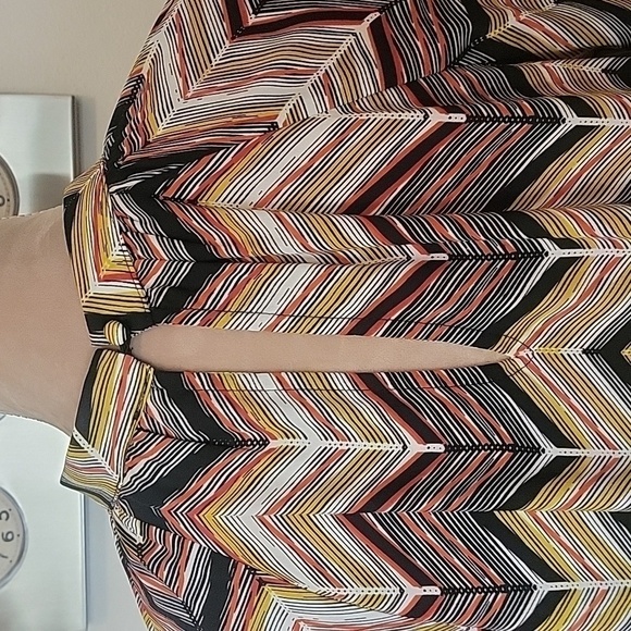 Evereve Peyton Jensen, Size M, "Cindy", Short Sleeved Chevron Pattern Top, EUC - Picture 6 of 9